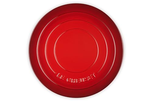 Le Creuset lado esmaltado antiadherente facilita deslizar la pizza.