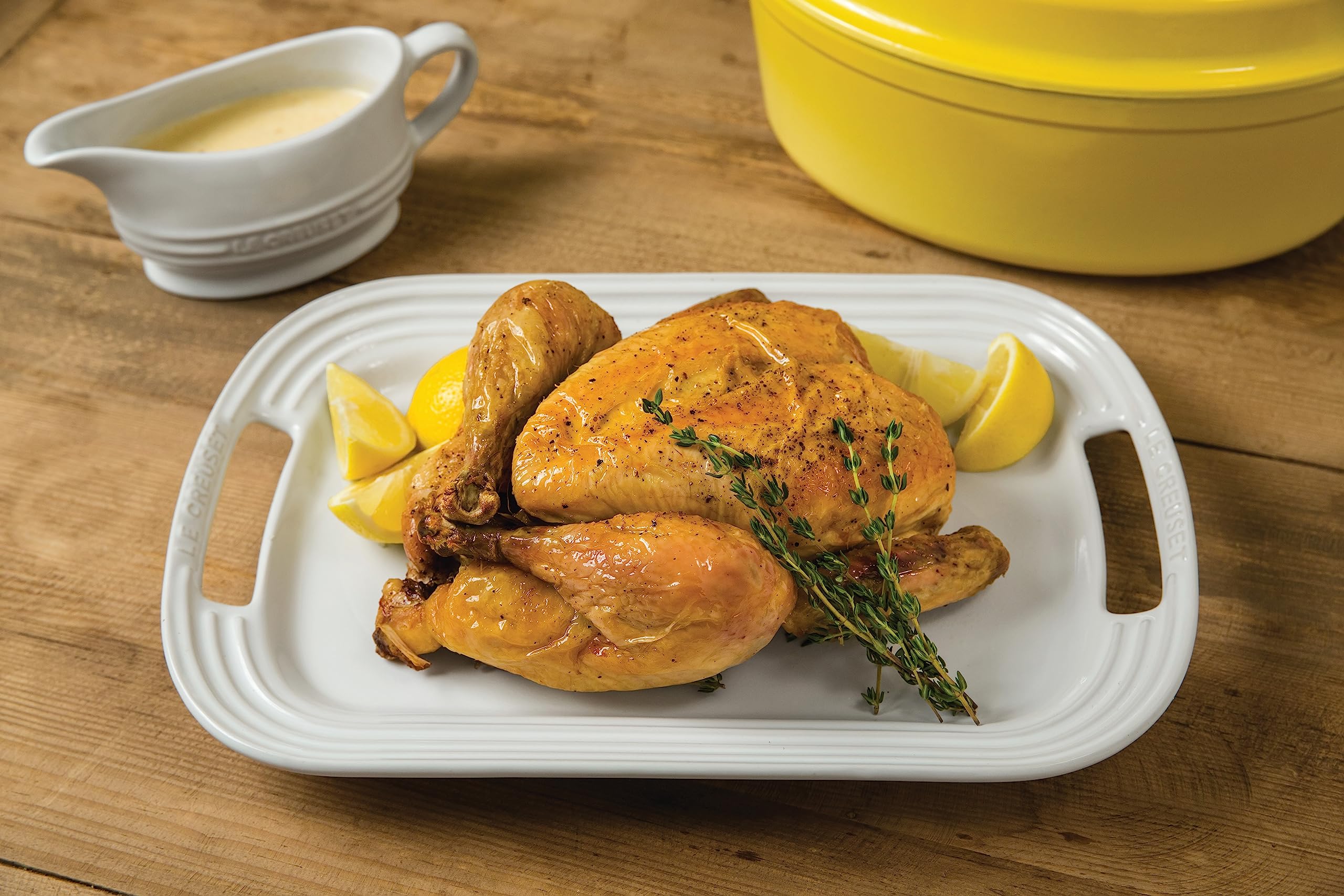 Le Creuset superficie vidriada facilita la limpieza y evita adherencia excesiva.