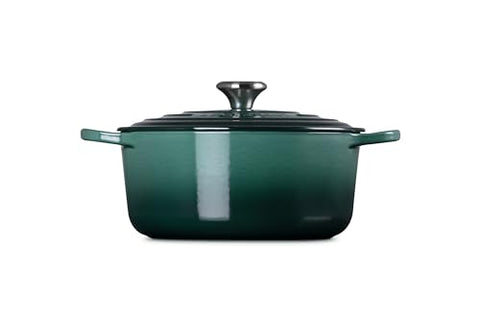 Le Creuset mango ergonómico y pomo facilita levantar la olla caliente.