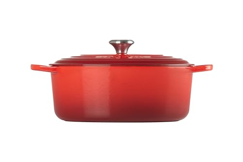 Mango ancho Le Creuset oval: agarre cómodo y seguro al mover la olla.
