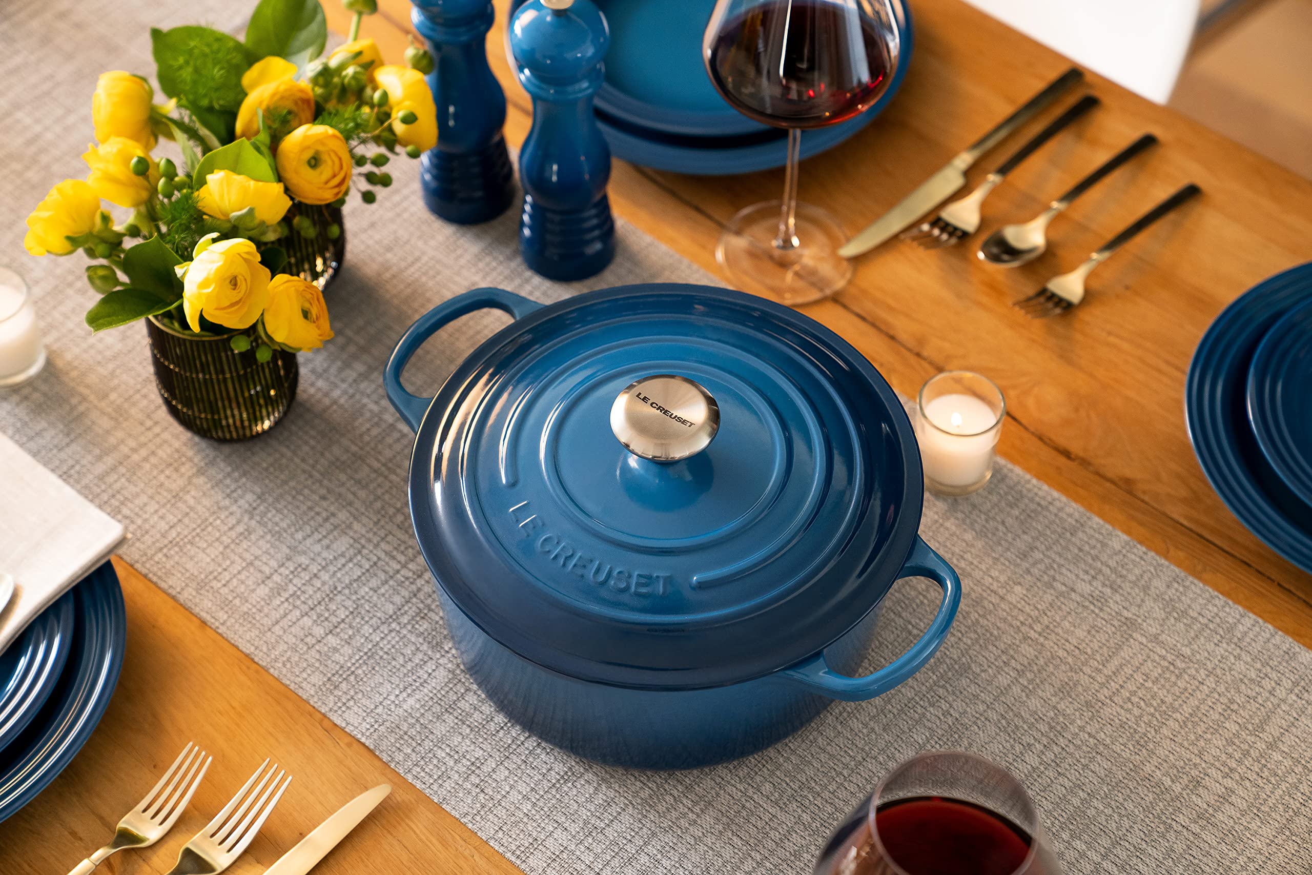 Le Creuset mangos ergonómicos para un manejo cómodo.