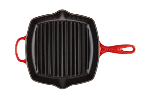 Manijas ergonómicas de Le Creuset facilitan levantar y voltear.