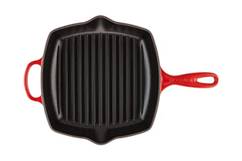 Manijas ergonómicas de Le Creuset facilitan levantar y voltear.