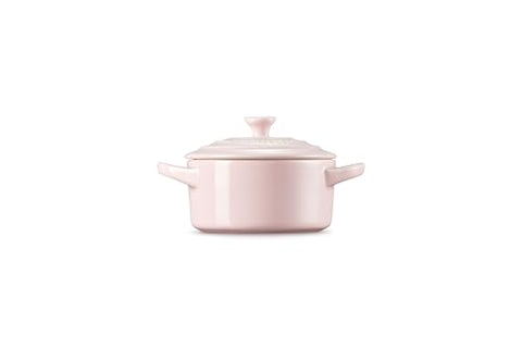 Le Creuset mini cocotte, desmolde fácil para liberar la comida sin esfuerzo.