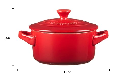 Color intenso Le Creuset eleva la presentación de platos y sobremesa.