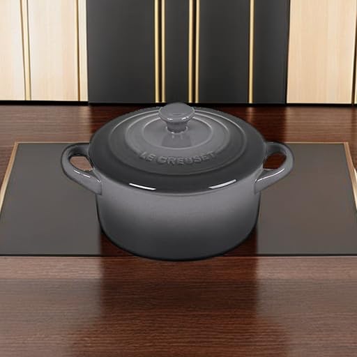 Presentación colorida en la mesa con estilo Le Creuset.