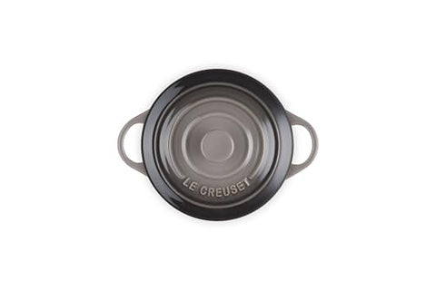 Le Creuset Mini Cocotte Oyster, cobblers y postres individuales para compartir.