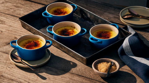 Le Creuset Cocotte Marseille base estable para manipulación segura.