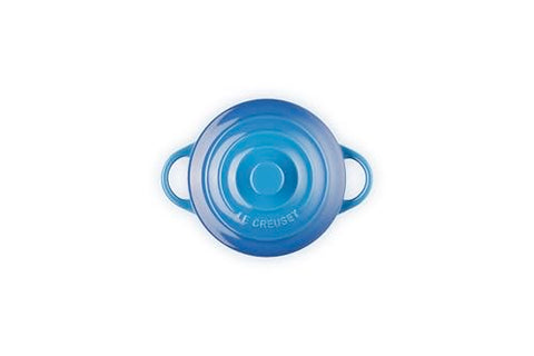 Le Creuset Cocotte Marseille: tapa detalle, cierre seguro para conservar calor.