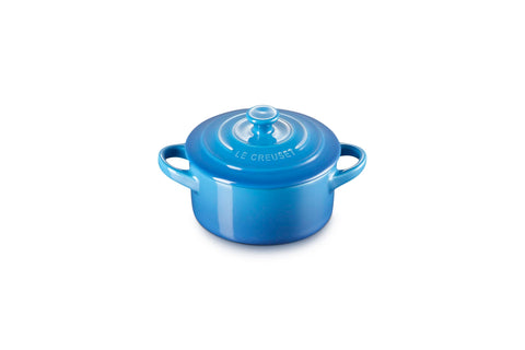 Le Creuset Cocotte Mini Marseille: vista frontal, ideal para porciones individuales.