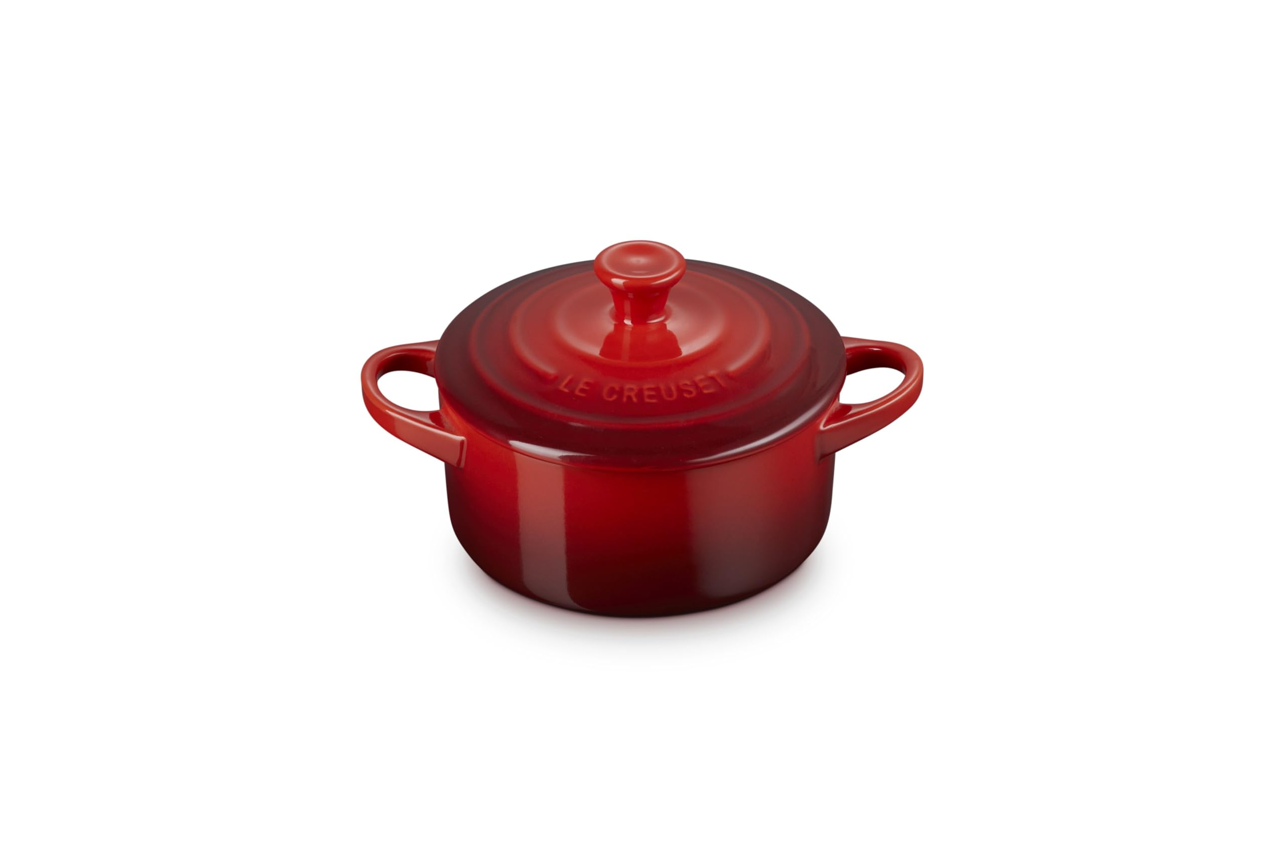 Le Creuset cocotte mini en Cerise, vista frontal para porciones elegantes.