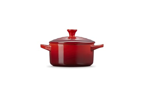 Le Creuset cocotte mini en Cerise, apta para lavavajillas y horno.