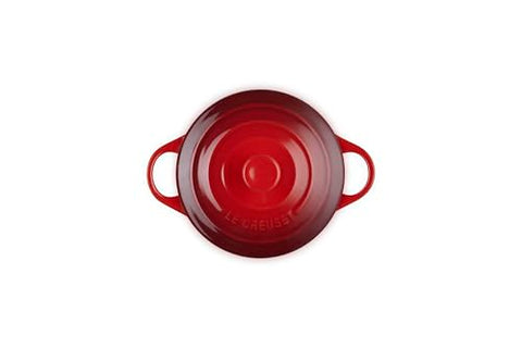 Le Creuset cocotte mini en Cerise, mango lateral para agarre seguro.
