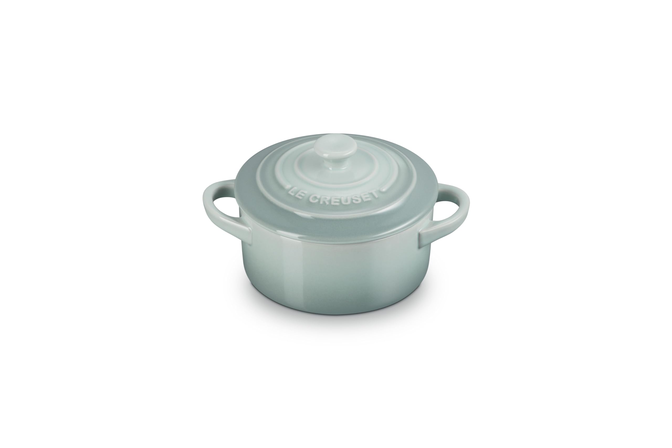 Le Creuset Mini Round Cocotte Sal de Mar, frente: porción individual lista para servir