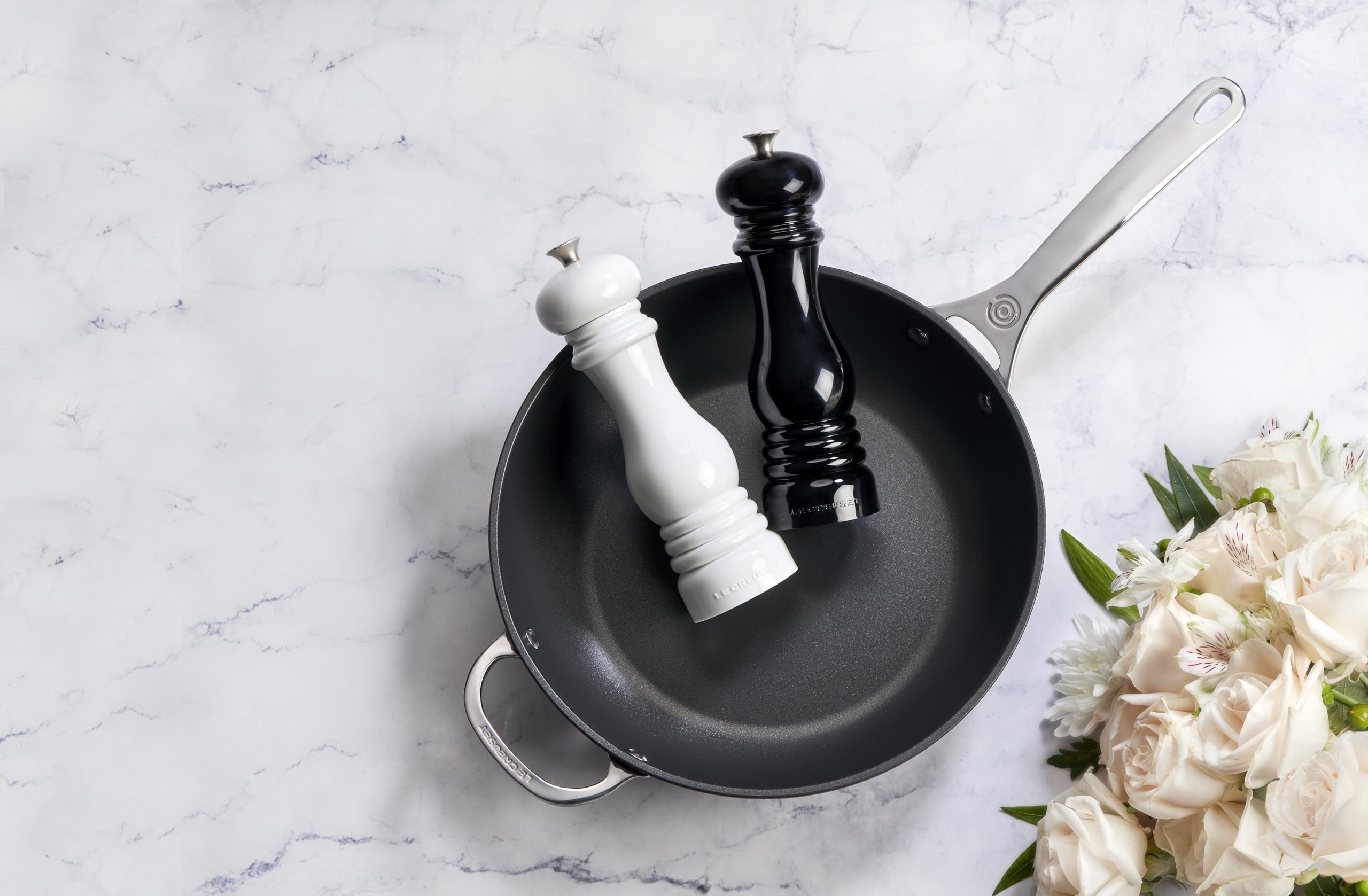 Molinillo de pimienta Le Creuset, cerámica duradera para granos.