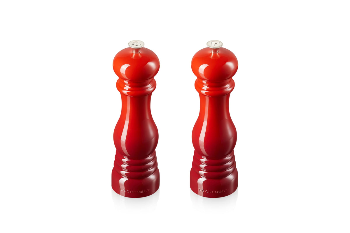 Molinillos Le Creuset cerise de 8 pulgadas para sazonar con precisión.