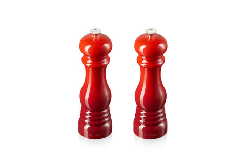Molinillos Le Creuset cerise de 8 pulgadas para sazonar con precisión.
