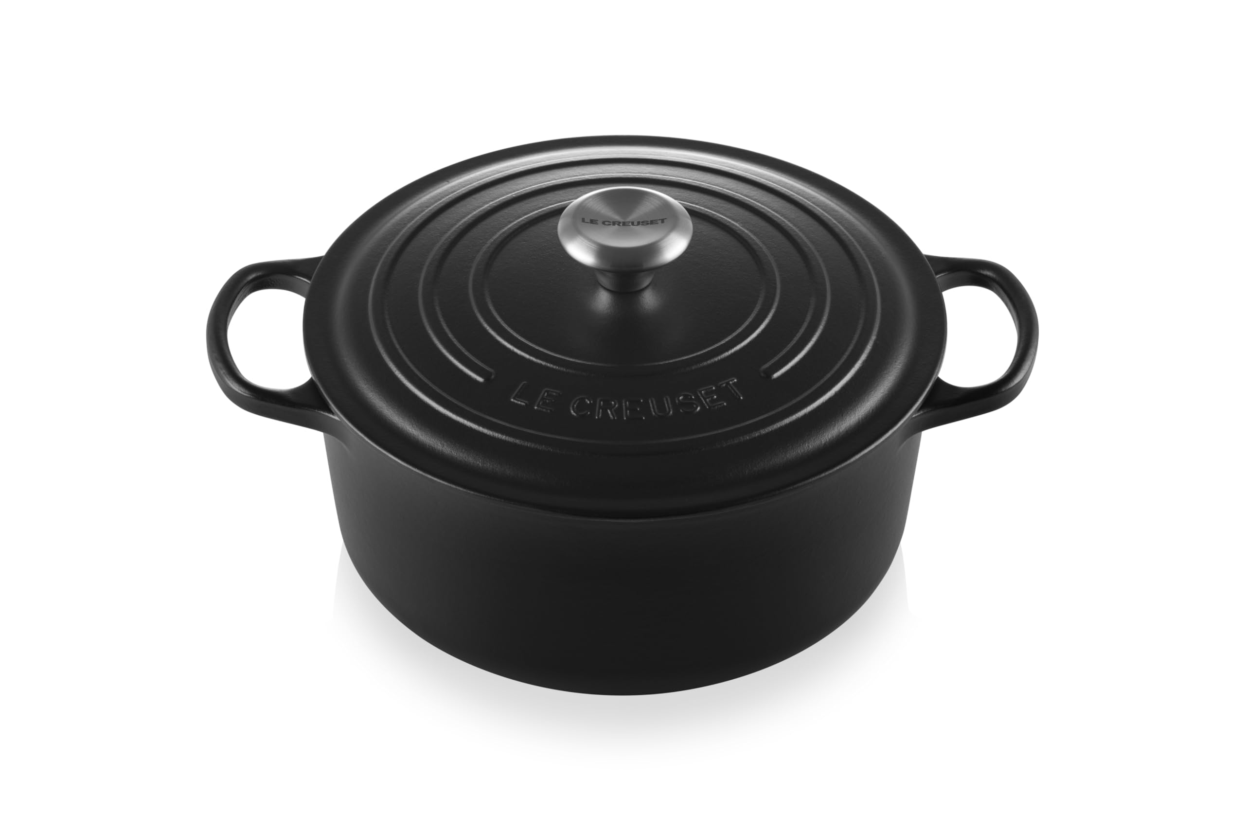 Olla Le Creuset Licorice con exterior esmaltado, duradera y elegante.