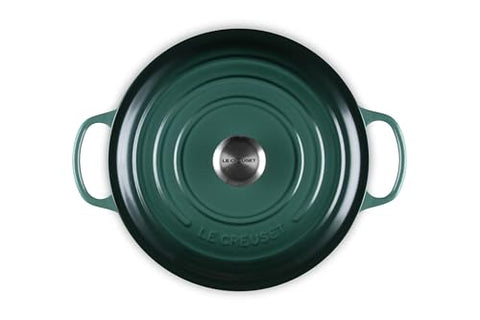 Interior claro de la olla Le Creuset para vigilar la cocción.