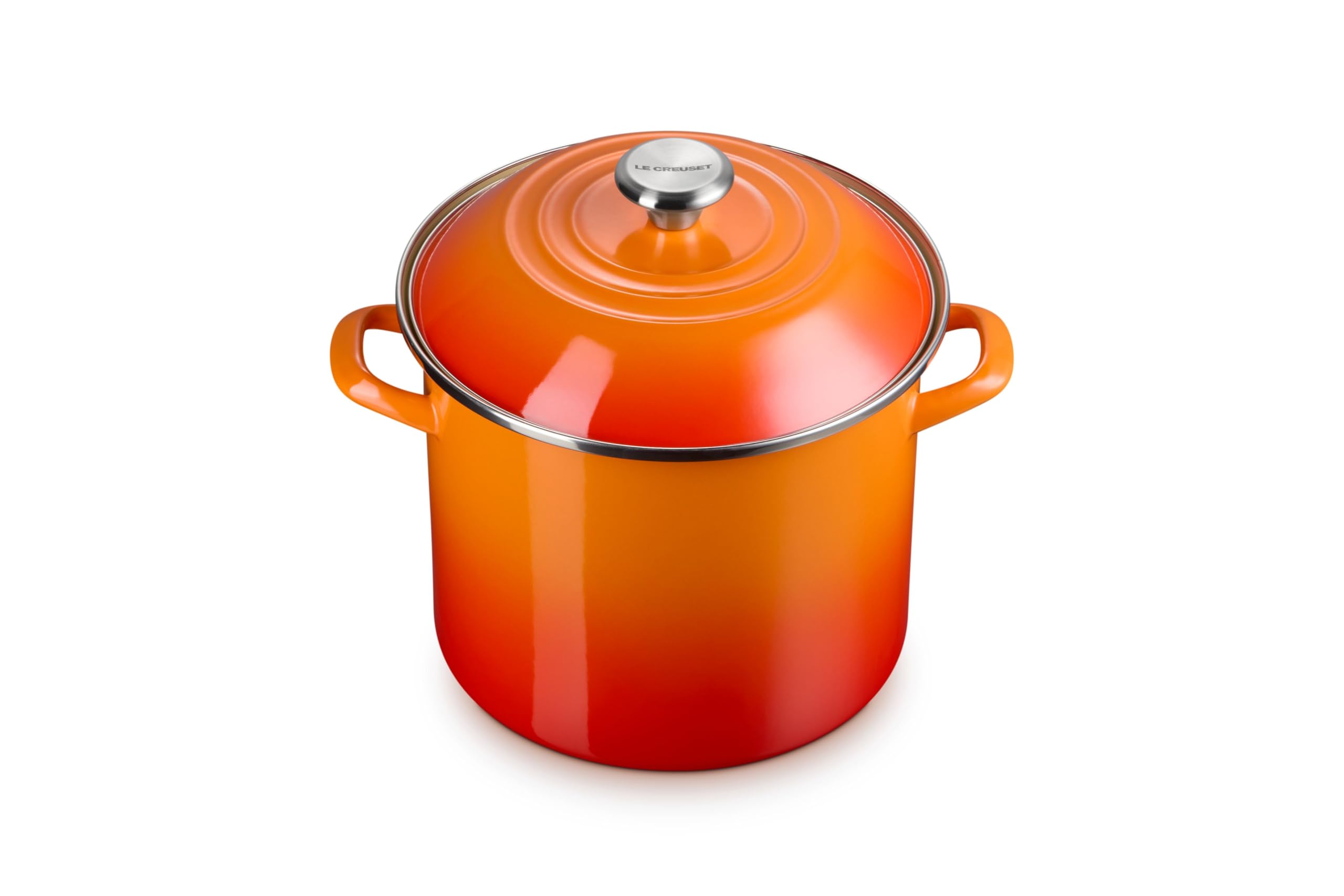 Olla Le Creuset de acero esmaltado 10 qt en naranja, calienta rápido para caldos y pastas.