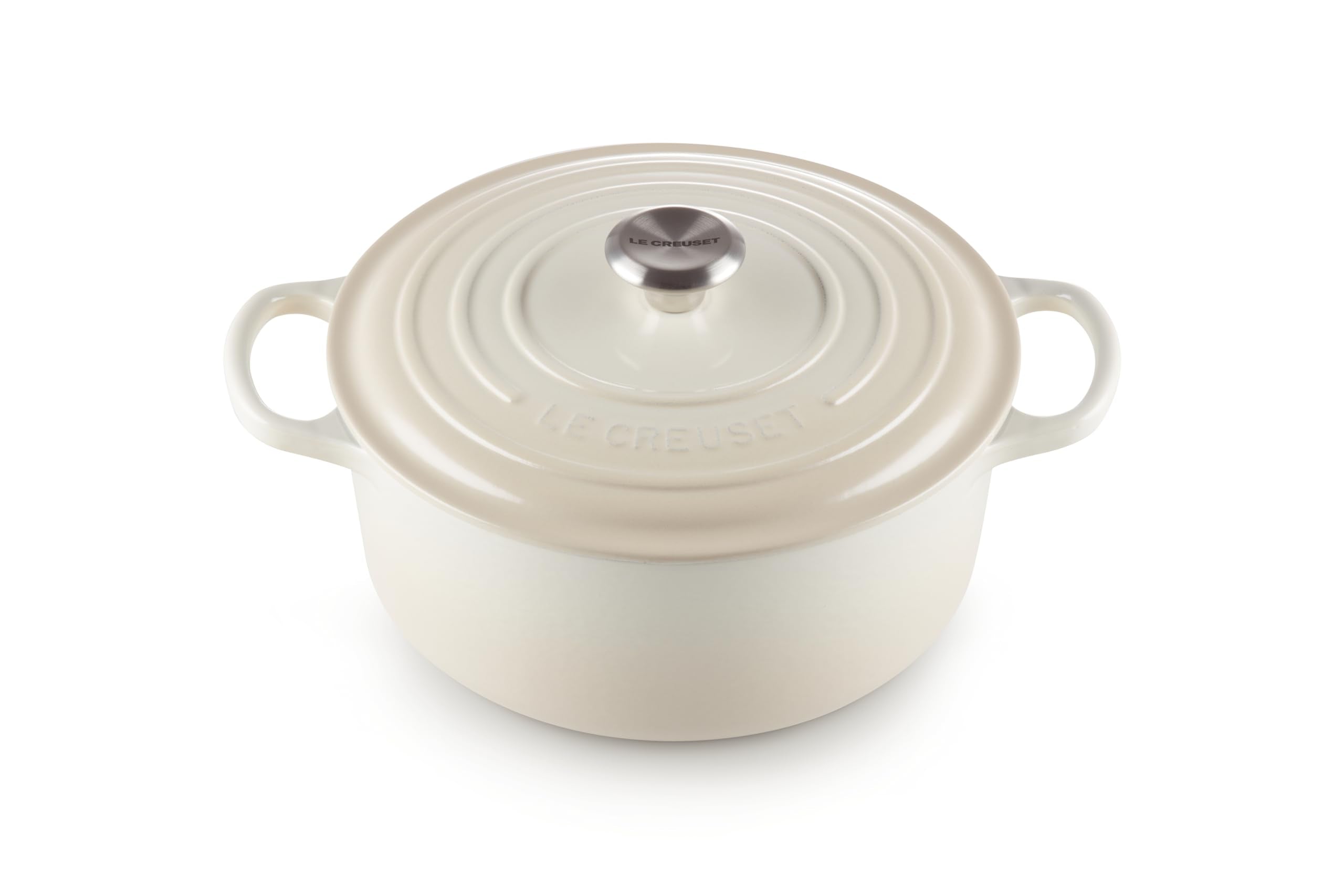 Olla Le Creuset merengue redonda, vista frontal, distribución de calor excelente.