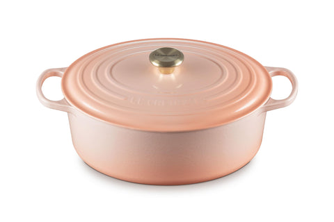 Le Creuset olla oval esmaltada 8qt Peche, ideal para guisos grandes.