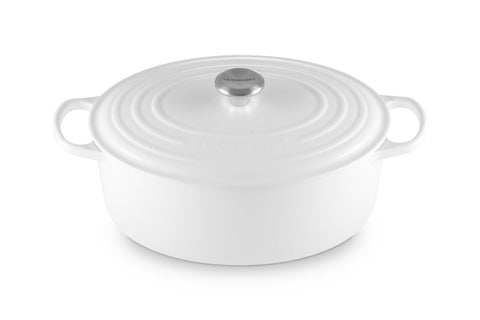 Le Creuset olla oval esmaltada, interior claro para vigilar la cocción y progreso