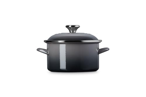 Le Creuset olla pequeña esmaltada, borde reforzado ayuda a evitar astillado.