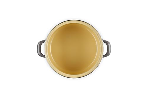 Le Creuset olla pequeña esmaltada, tapa con borde de acero inoxidable para mayor durabilidad.