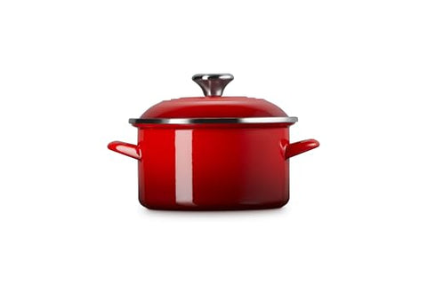 Mango ergonómico de Le Creuset Olla Petite Cerise para verter con control.