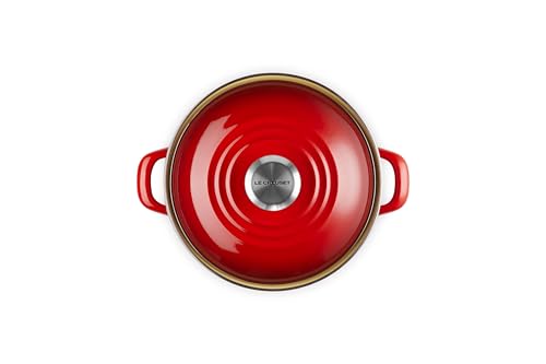 Le Creuset Olla Petite Cerise con tapa: cocción uniforme y sellado de sabores.