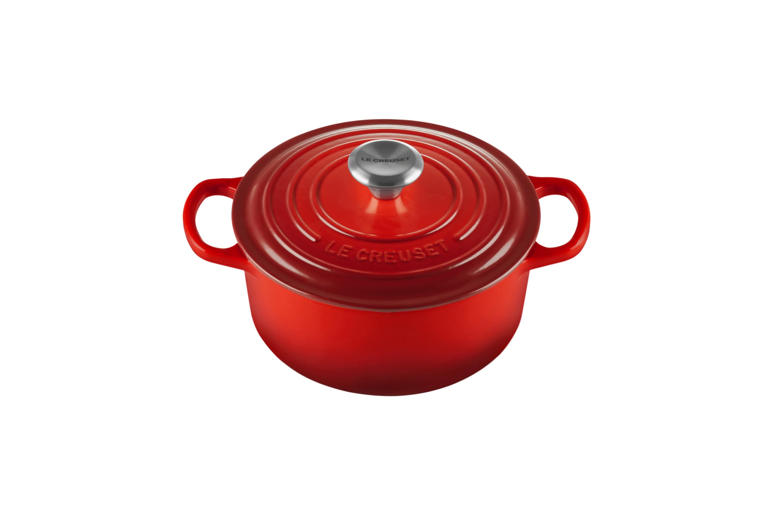 Le Creuset olla redonda cerise, vista frontal, ideal para hervir y dorar de forma uniforme.