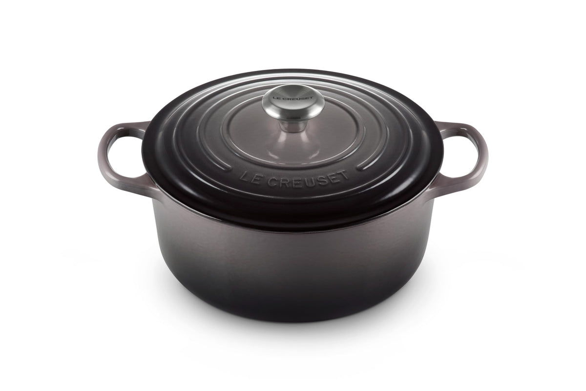 La olla Le Creuset redonda esmaltada Oyster muestra cocción uniforme.