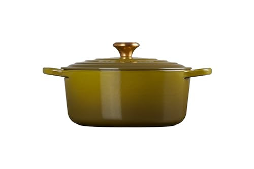 Detalle del esmalte resistente de Le Creuset en Olive.