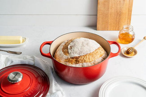 Olla Le Creuset cerise compatible con cocinas de inducción