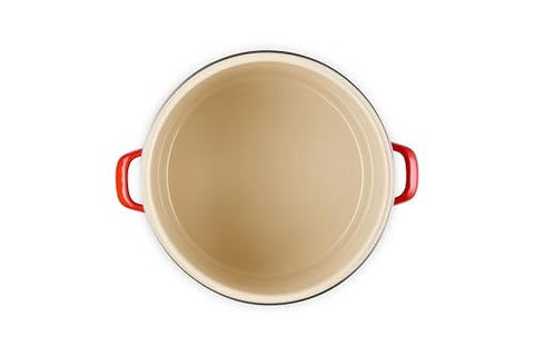 Le Creuset Olla stock Cerise en uso diario para sopas y caldos.