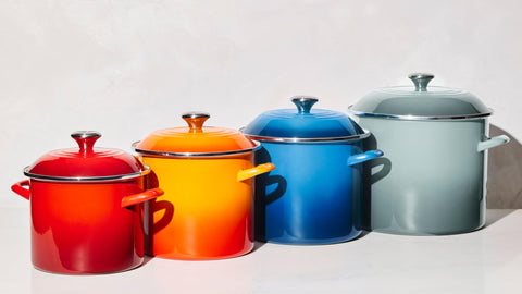 Le Creuset Olla stock Cerise ideal para hervir pasta o mariscos.