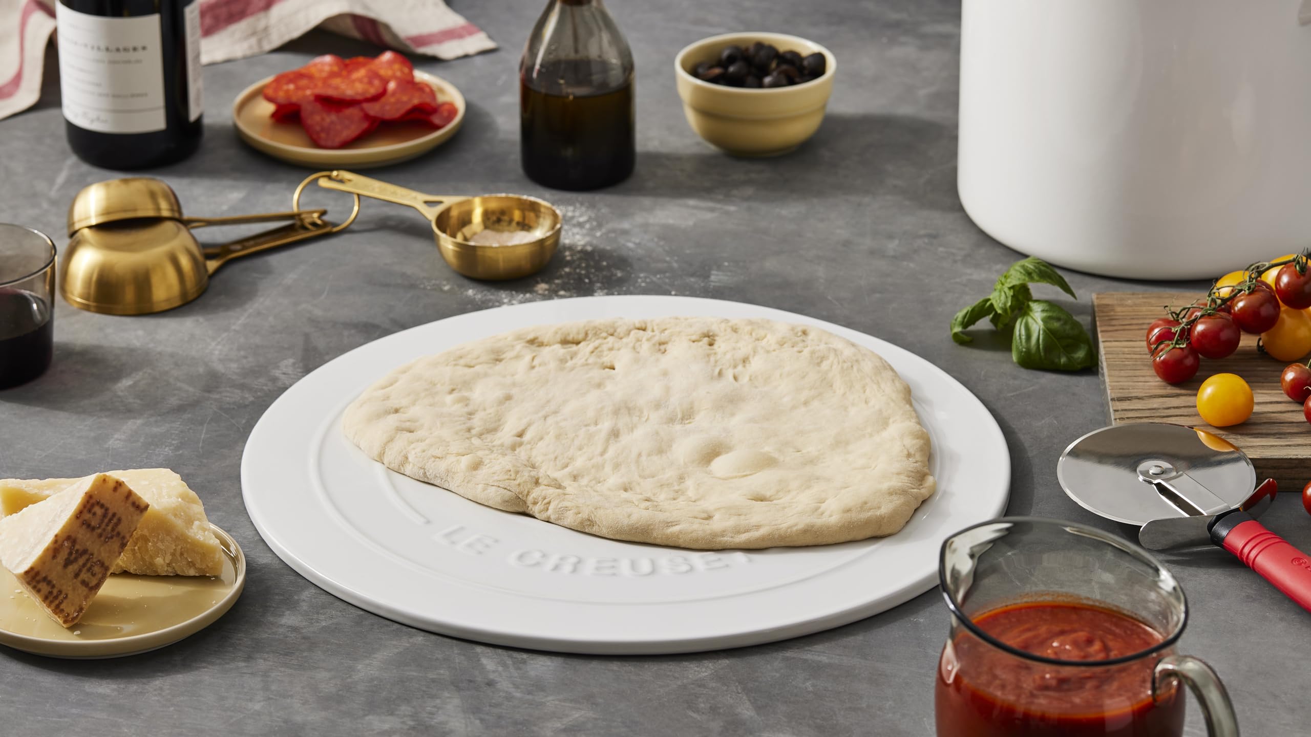 Le Creuset Piedra para Pizza, material no poroso resiste manchas y absorción de sabores.