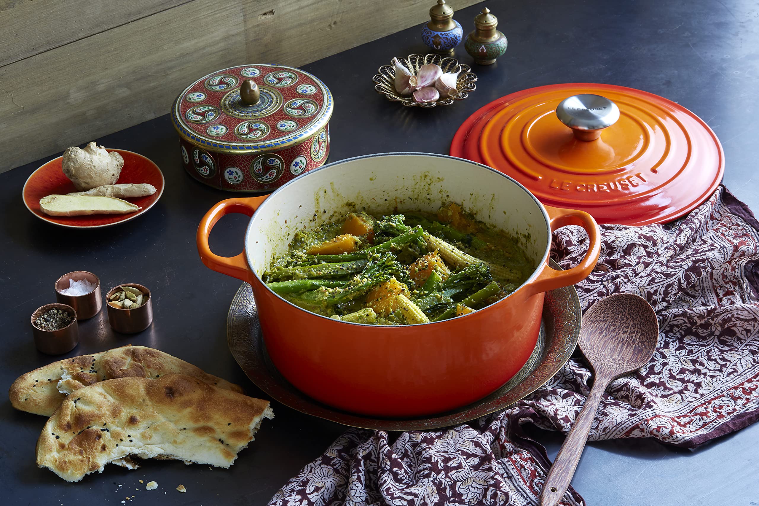 Le Creuset pomo acero inoxidable resiste temperaturas altas para seguridad en el horno.