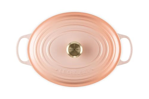 Pomo dorado claro de Le Creuset aporta confort y estilo.