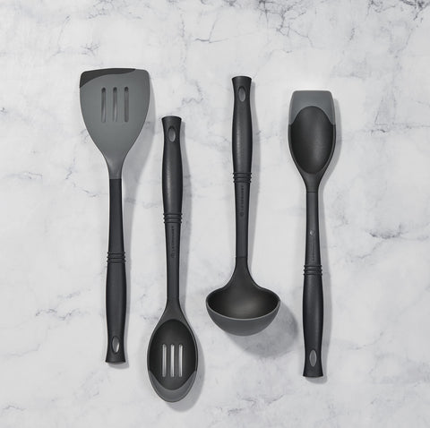 Le Creuset Cucharón Bi-Material Mango Eliptico, cómodo para mezclar sin esfuerzo