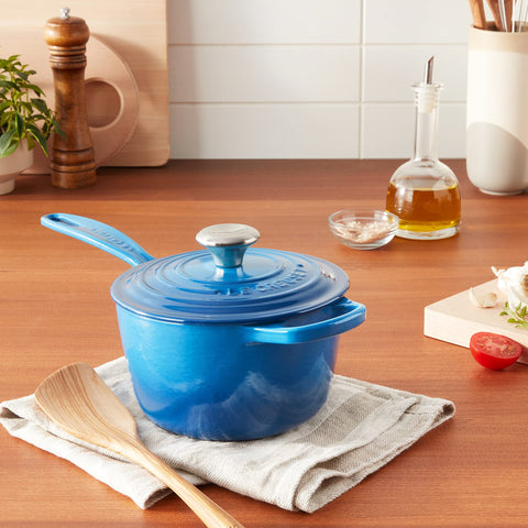 Le Creuset sarten enamelada Signature Marseille tapa diseño ergonómico para retener humedad