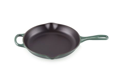 Le Creuset sartén esmaltada, interior negro satinato para cocción uniforme.