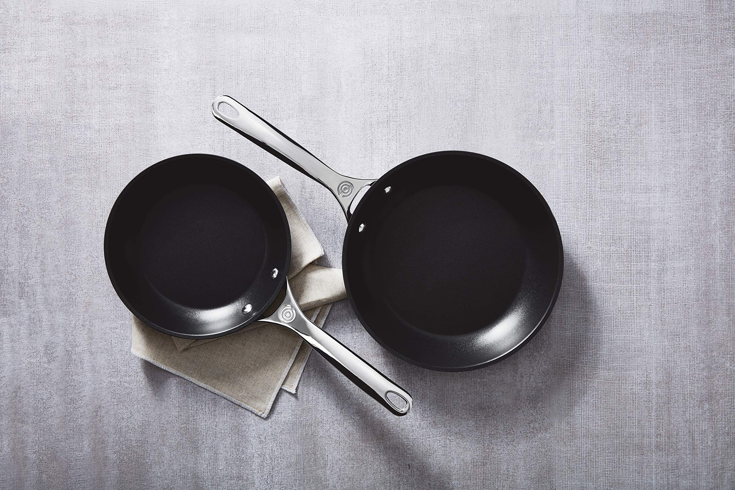 Le Creuset Sartén PRO antiadherente de 11 pulgadas, cocina rápida y limpieza sencilla.