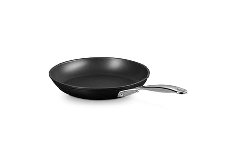 Le Creuset Sartén Pro interior texturizado para dorar y sellar.