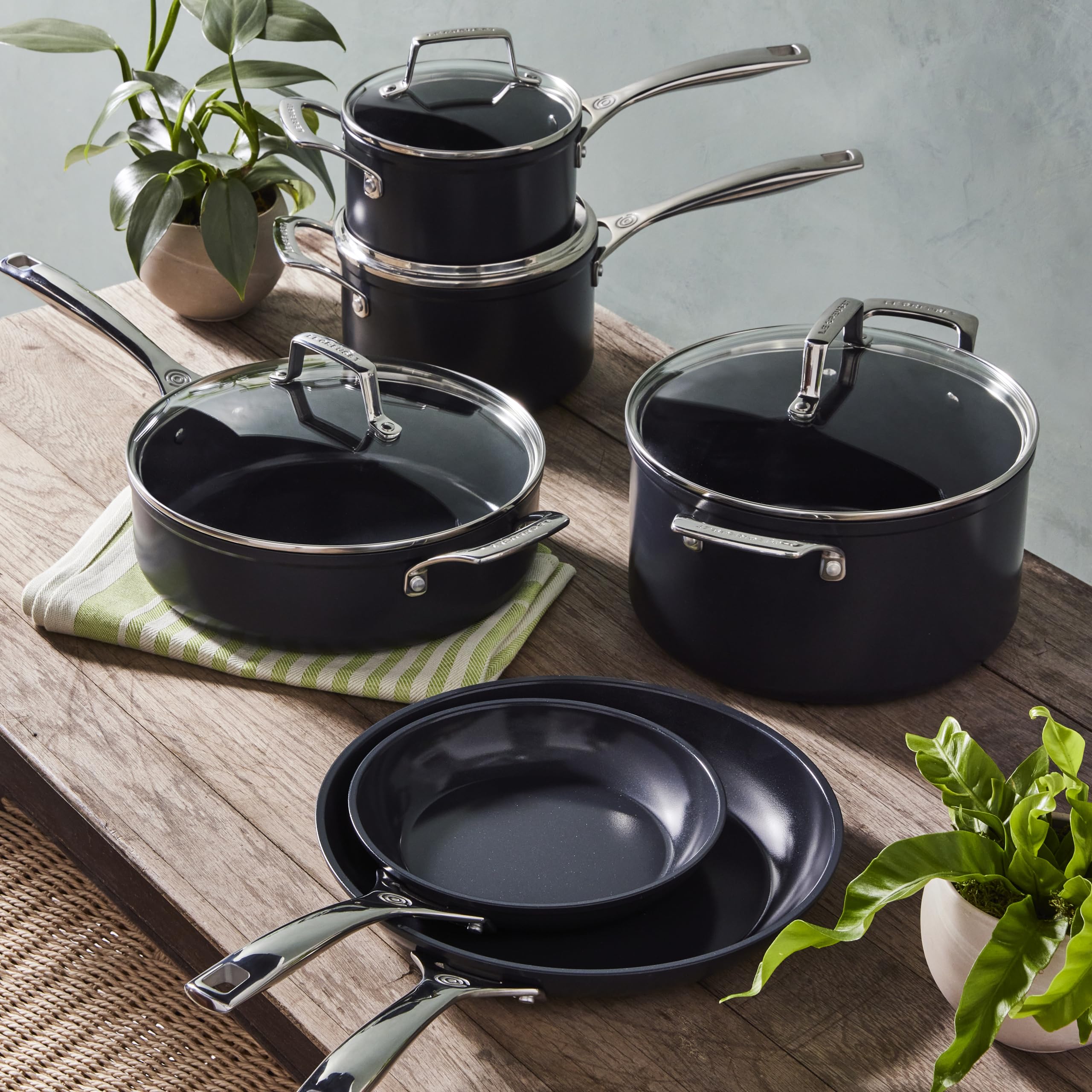 Le Creuset Bordes reforzados y borde evita deformaciones en uso diario.