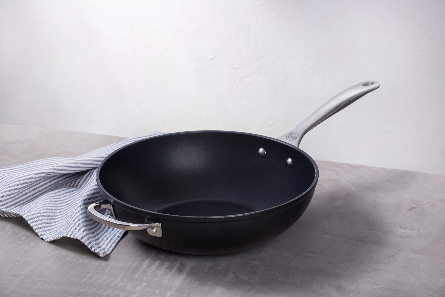 Le Creuset Sartén PRO con tapa de vidrio para cocinar en horno.