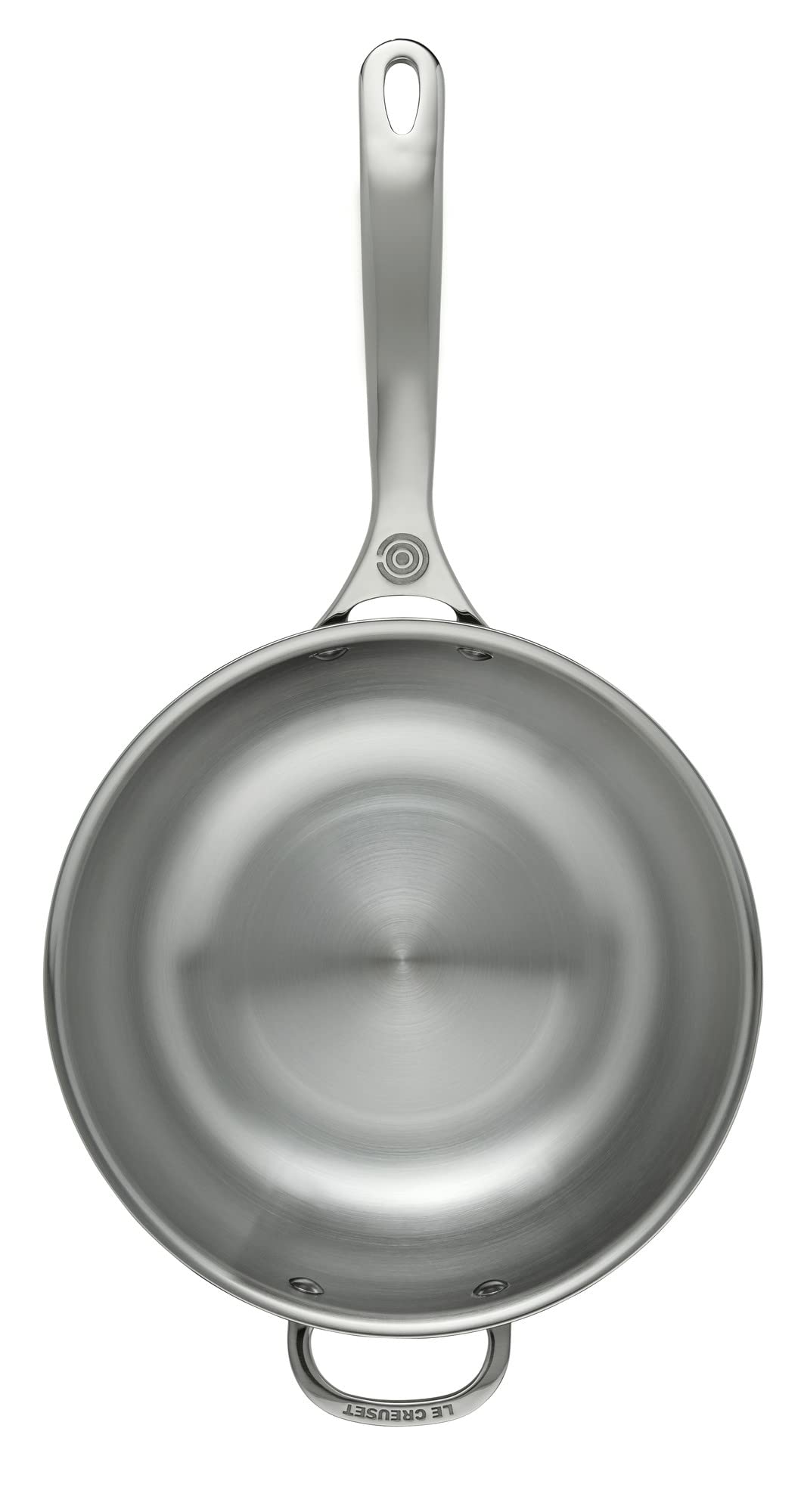 Le Creuset Saucier mango ergonómico, frío al tacto para moverse con comodidad.
