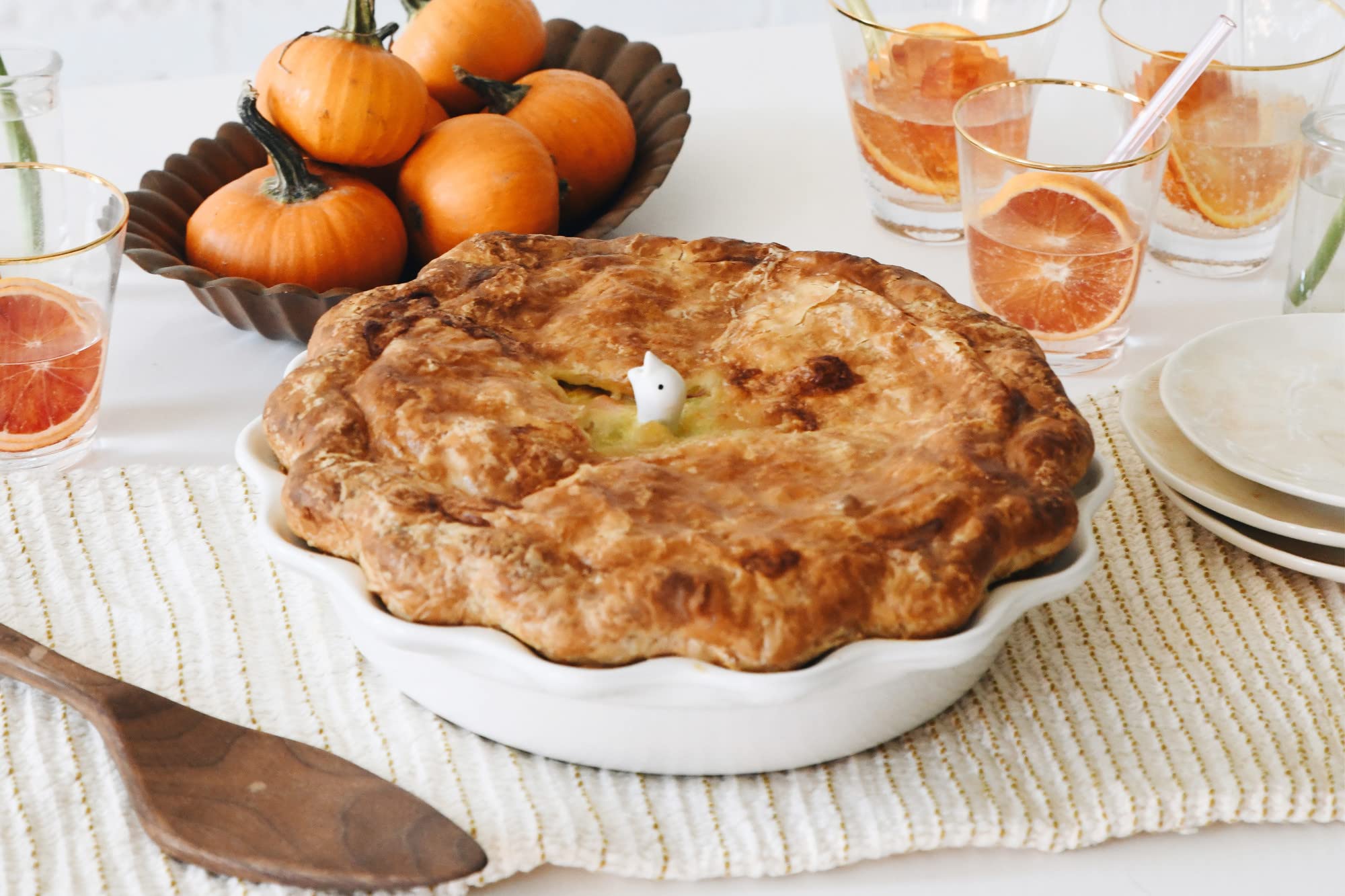 Le Creuset Seguro-para-congelador-horno-microondas Molde-pie, apto para múltiples métodos de cocción.