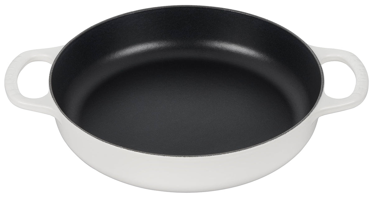 Le Creuset Signature sartén de hierro 11 pulgadas blanco, vista frontal, distribución de calor superior.